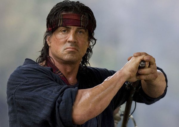 سيحل Sylvester Stallone محل روبرت دي نيرو في الفيلم الجديد من تأليف أوليفييه Assayas ، عين المعبود