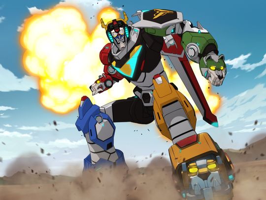 انسَ فيلم Transformers، ويعود Voltron إلى Netflix