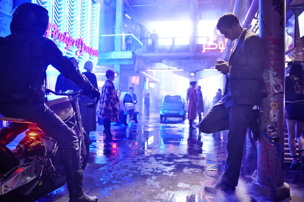 MUTE: المخرج Duncan Jones يوازن بين موعد إطلاق لفيلمه في La Blade Runner