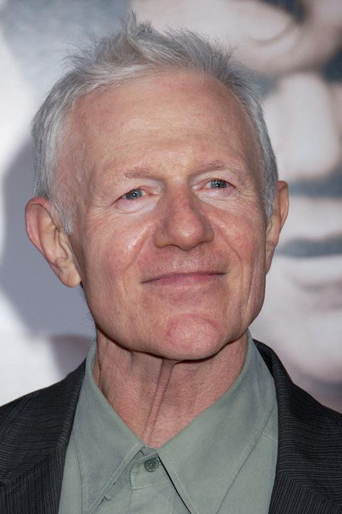 Raymond J. Barry : Photo officielle