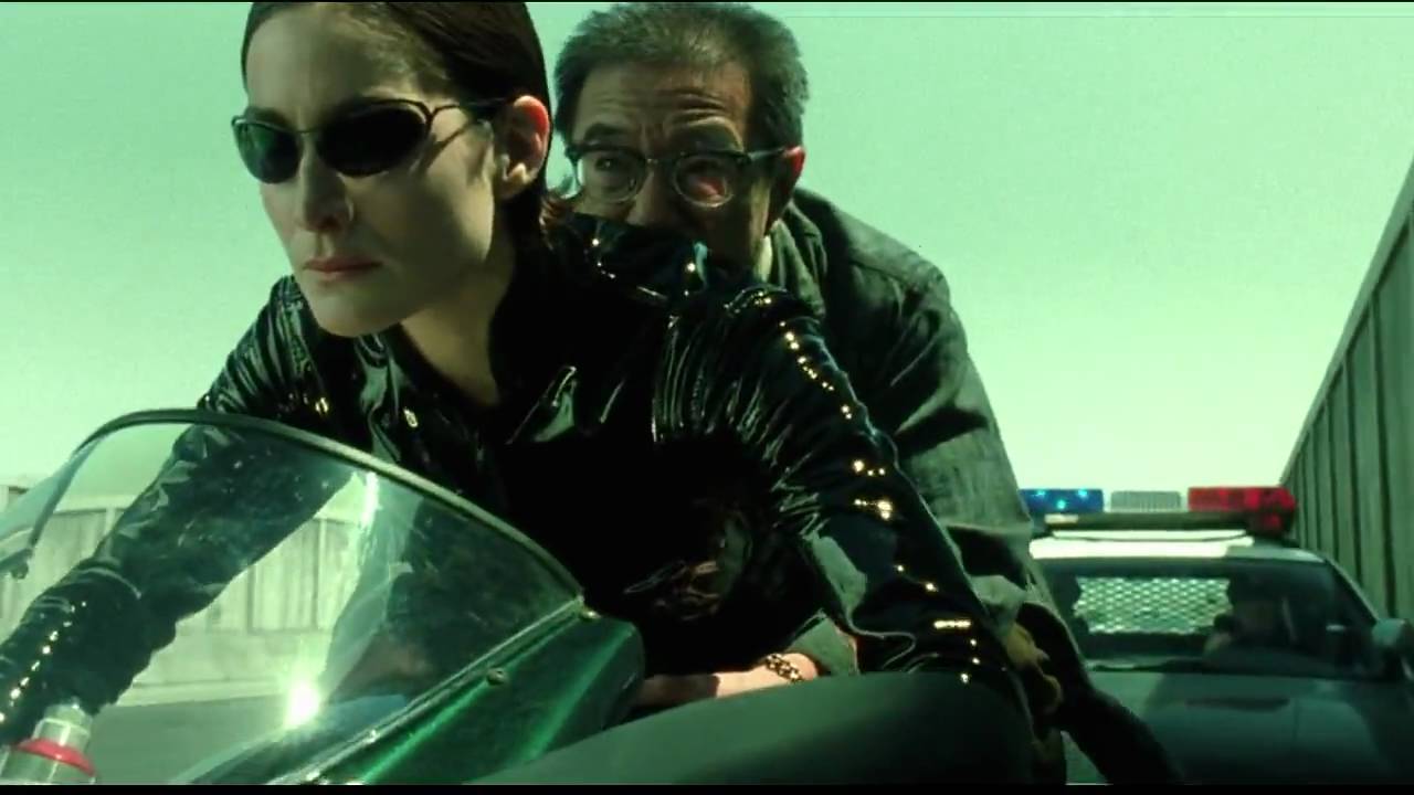 Matrix Reloaded: تعود كاري آن موس إلى التصوير القاسي لمشهد الطريق السريع